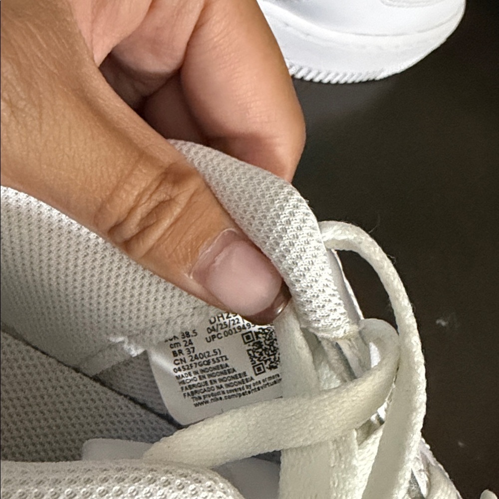 NWOB Nike Air Force 1 Low White Sneakers size 6Y - Picture 6 of 6